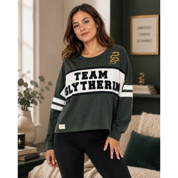 Harry Potter Tops - Harry Potter Slytherin Sweatshirt Womens XS Green White Sequin Snake Collegiate